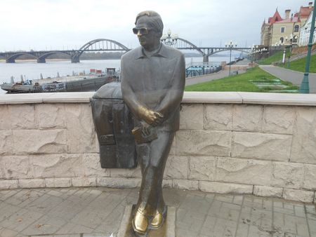 Памятник Л. Ошанину в городе Рыбинске